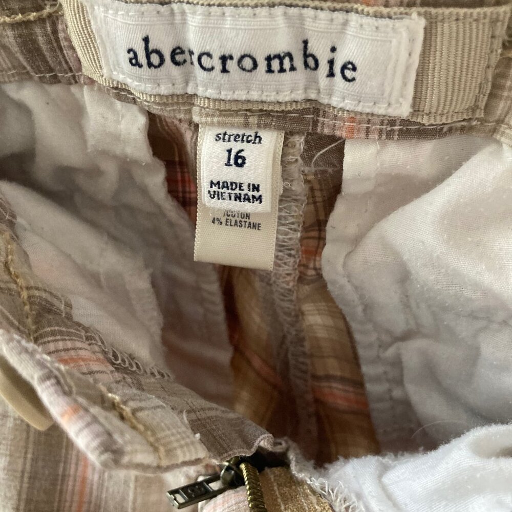 Abercrombie Plaid Shorts - Picture 11 of 12